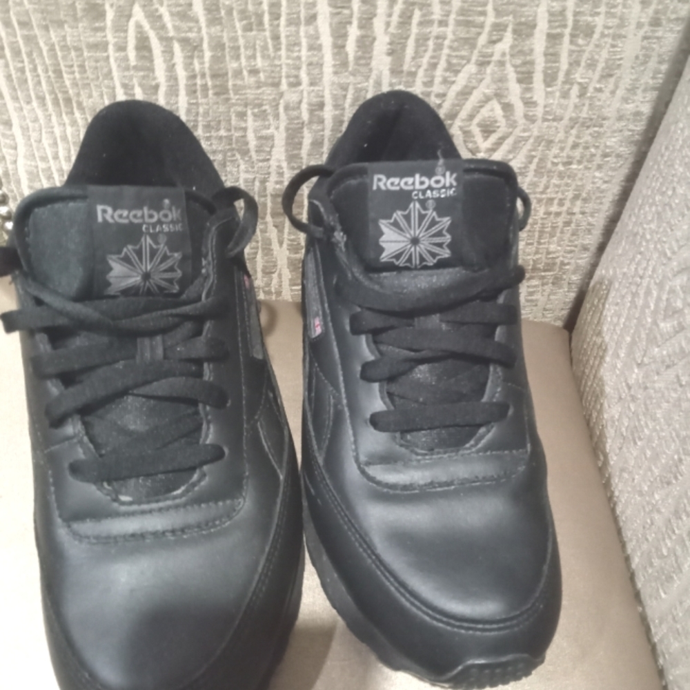 Reebok classic athletic running shoe/sneaker